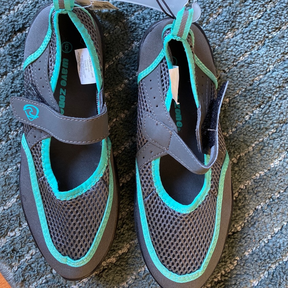 Wave Zone MaryJane Charcoal Swim Shoes size 6